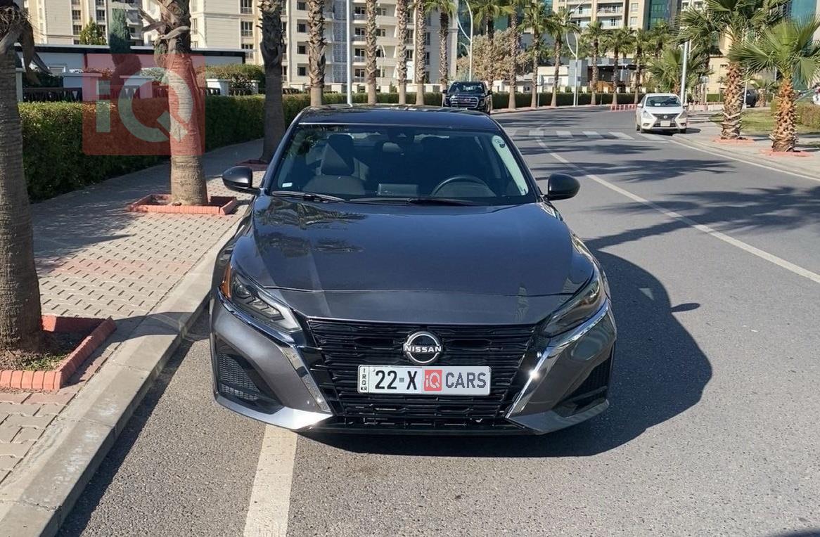 نيسان ألتيما